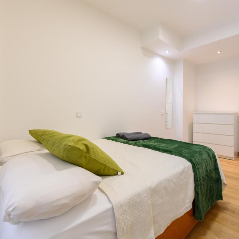 PRA100C - Piso de 2 dormitorios y 2 baños en el centro de Madrid - Alquiler temporal - Apartamento de 2 dormitorios - 35