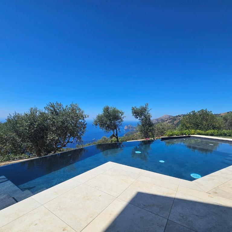 Villa Dequinz Luxury Retreat & Private Infinity Pool - Villa - 13