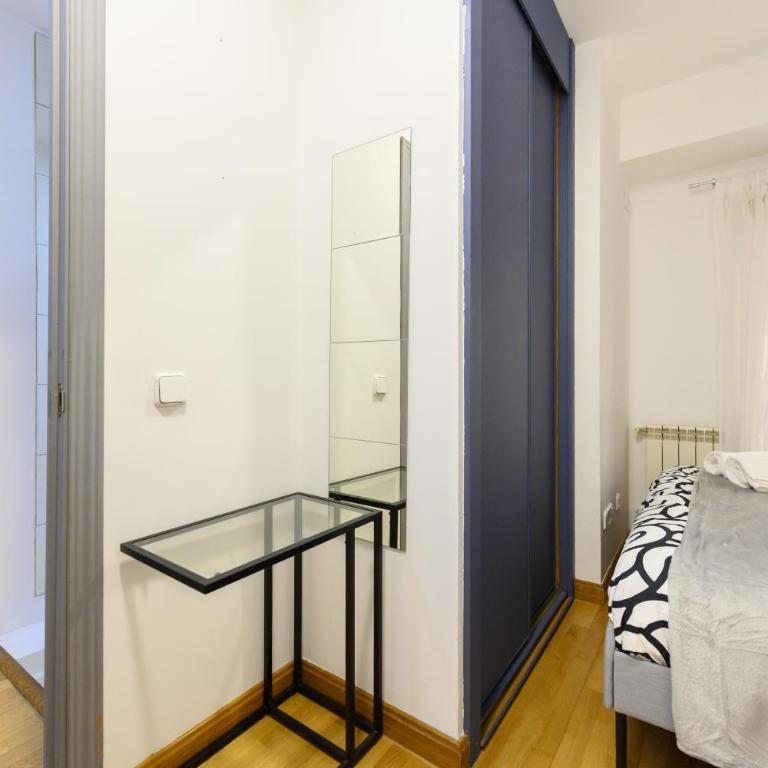 PRA100C - Piso de 2 dormitorios y 2 baños en el centro de Madrid - Alquiler temporal - Apartamento de 2 dormitorios - 32