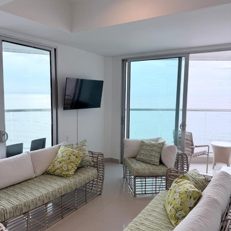Cómodo y muy bien ubicado apartamento frente al mar - Three-Bedroom Apartment - 2