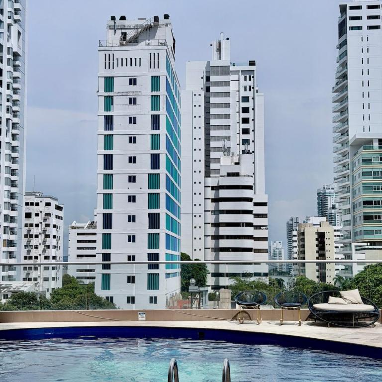 Cómodo y muy bien ubicado apartamento frente al mar - Three-Bedroom Apartment - 11