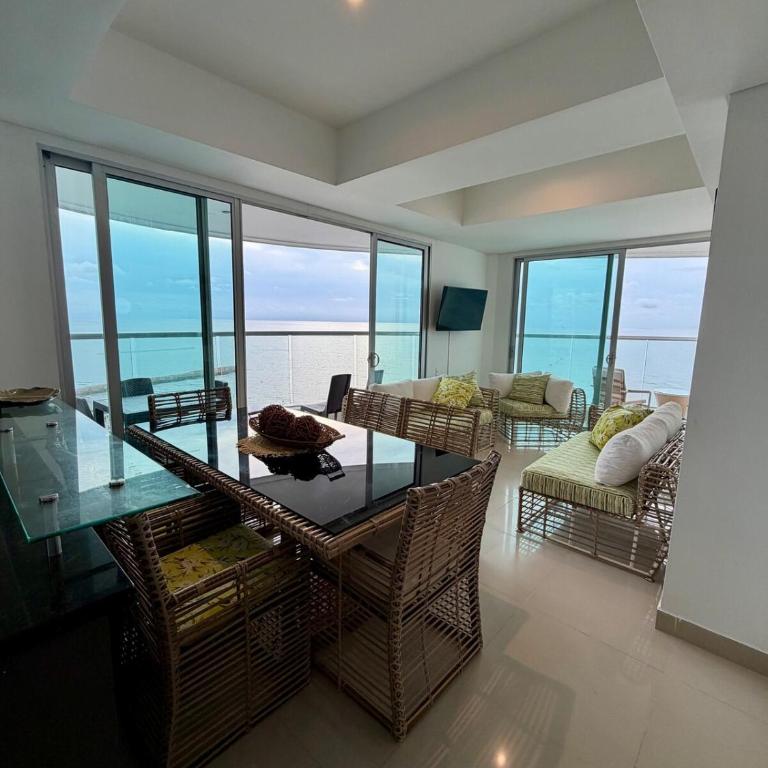Cómodo y muy bien ubicado apartamento frente al mar - Three-Bedroom Apartment - 12