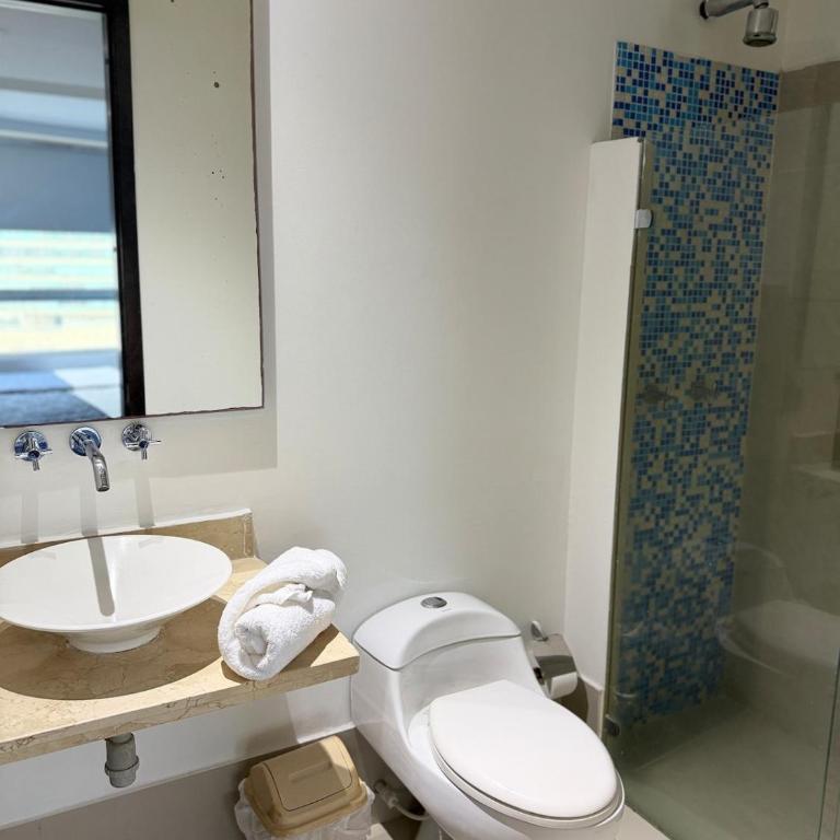 Cómodo y muy bien ubicado apartamento frente al mar - Three-Bedroom Apartment - 14