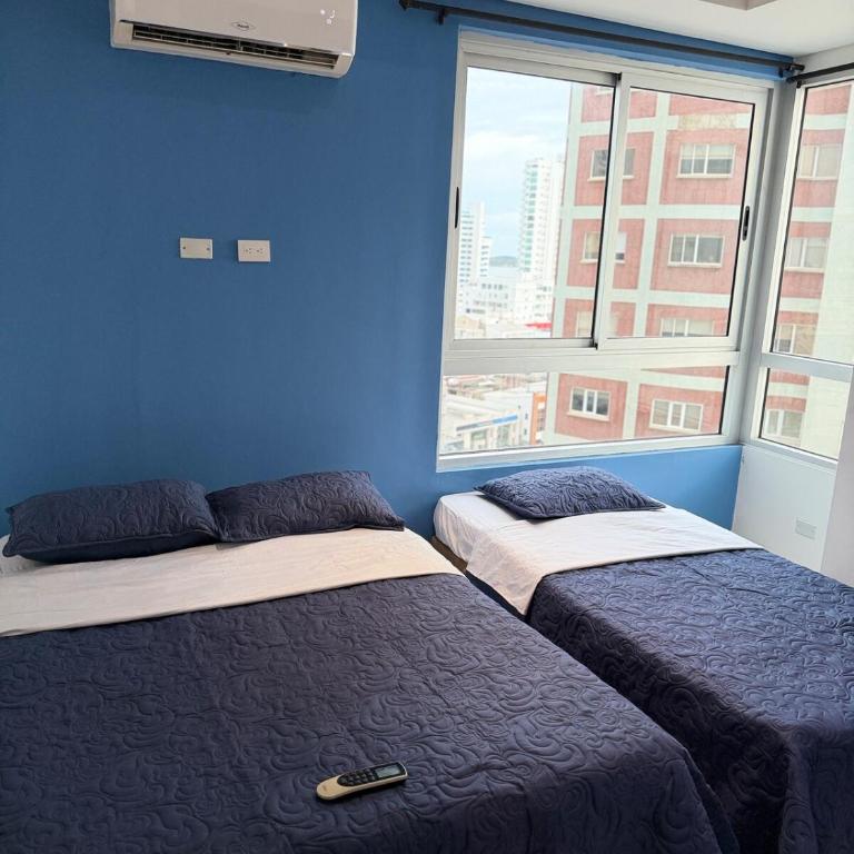 Cómodo y muy bien ubicado apartamento frente al mar - Three-Bedroom Apartment - 24