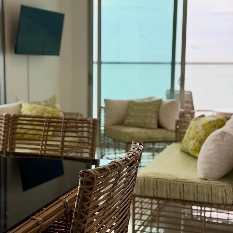 Cómodo y muy bien ubicado apartamento frente al mar - Three-Bedroom Apartment - 25