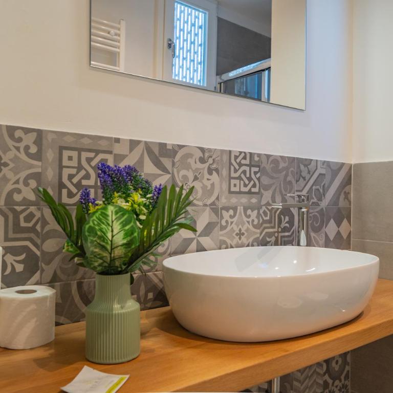 Four seasons apartment 50 m from Duomo - Appartamento con 2 Camere da Letto - 13