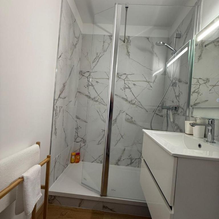 Douceur Marine : T2 Refait à Neuf, Calme & Wifi - Appartement - 16