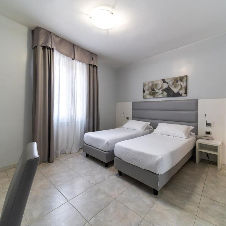 Hotel University - Camera Doppia con Letti Singoli - 6