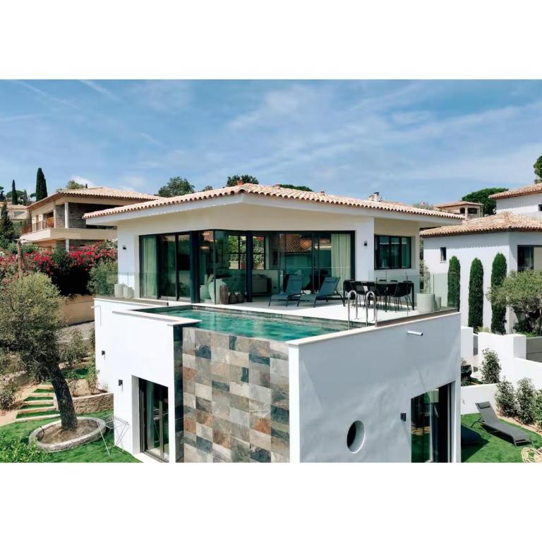 Maison d'été avec vue sur la mer en Saint-Maxim - Deluxe Villa - 1
