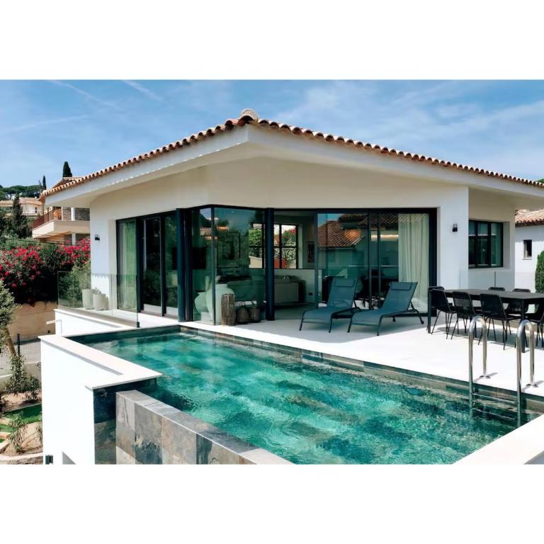 Maison d'été avec vue sur la mer en Saint-Maxim - Deluxe Villa - 9