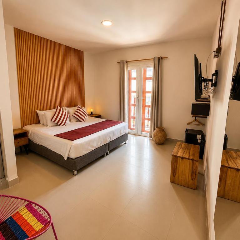 ETHNIC Thematic Hotel - Standard King Room - 1