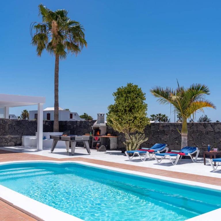 Villa Leon by Villa Plus - Villa - 2
