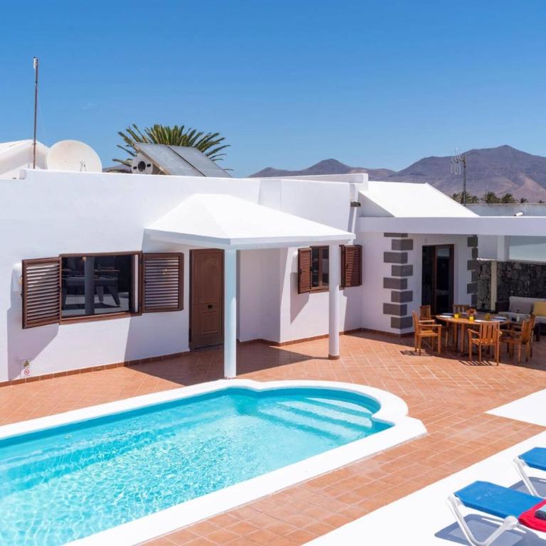 Villa Leon by Villa Plus - Villa - 9