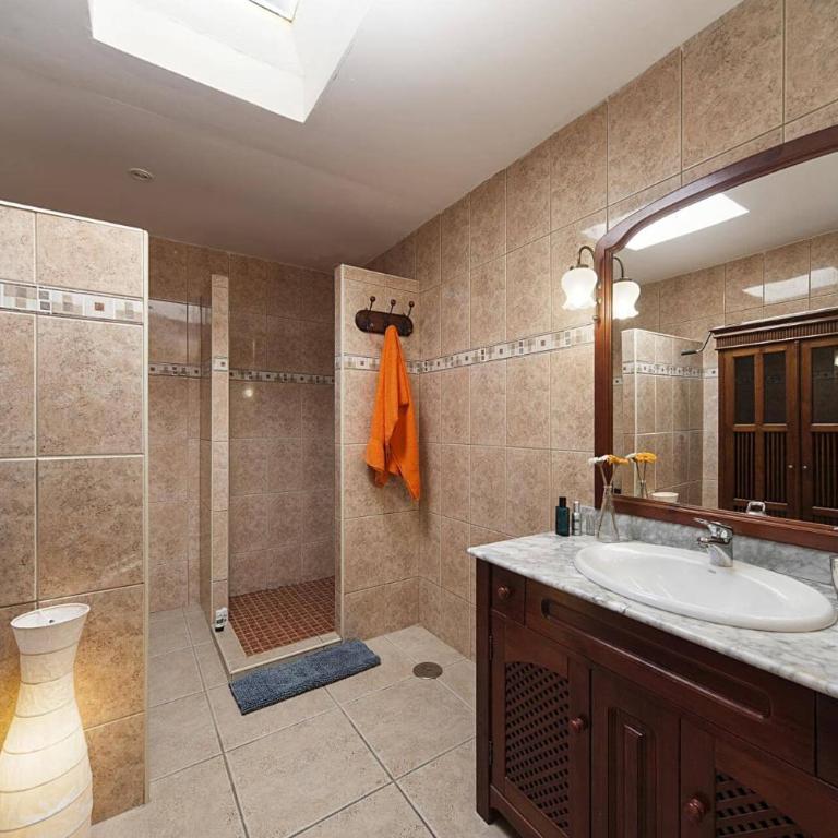 Villa Leon by Villa Plus - Villa - 22
