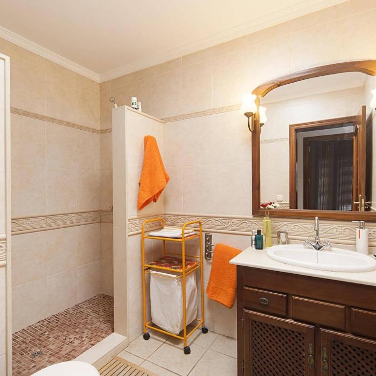 Villa Leon by Villa Plus - Villa - 23