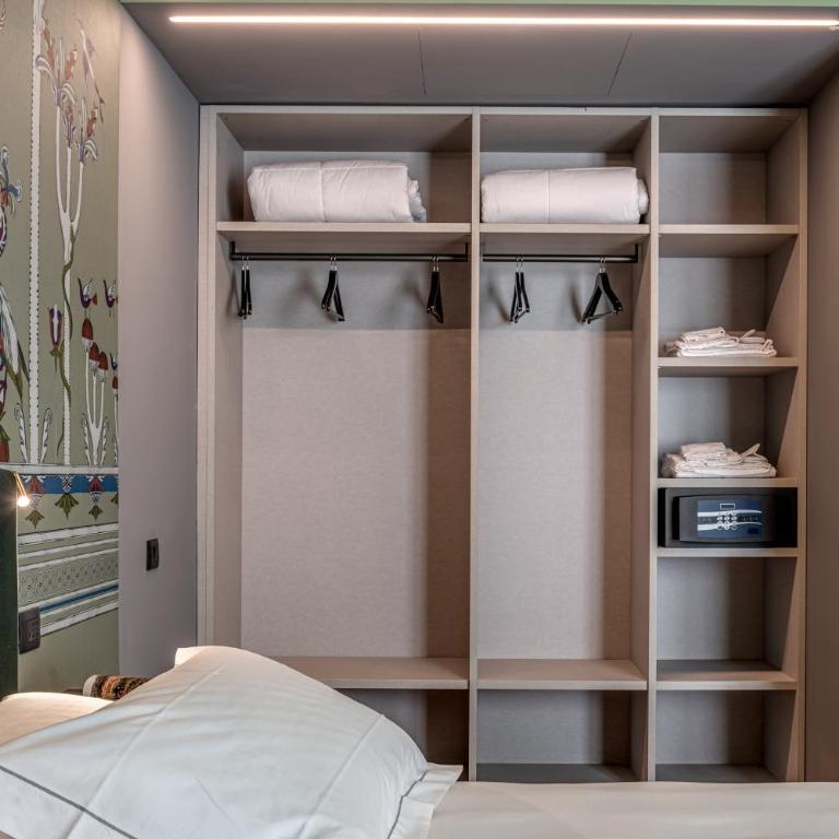Albia Suites - Two-Bedroom Deluxe Apartment - 12