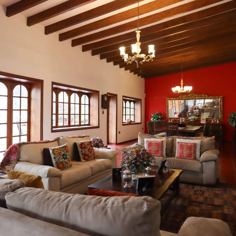 Spacious 12BR Stay with Pool BBQ in Pachacamac - Vacation Home - 2