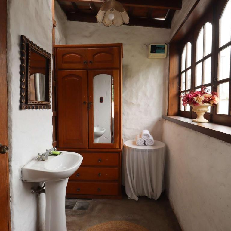 Spacious 12BR Stay with Pool BBQ in Pachacamac - Vacation Home - 10