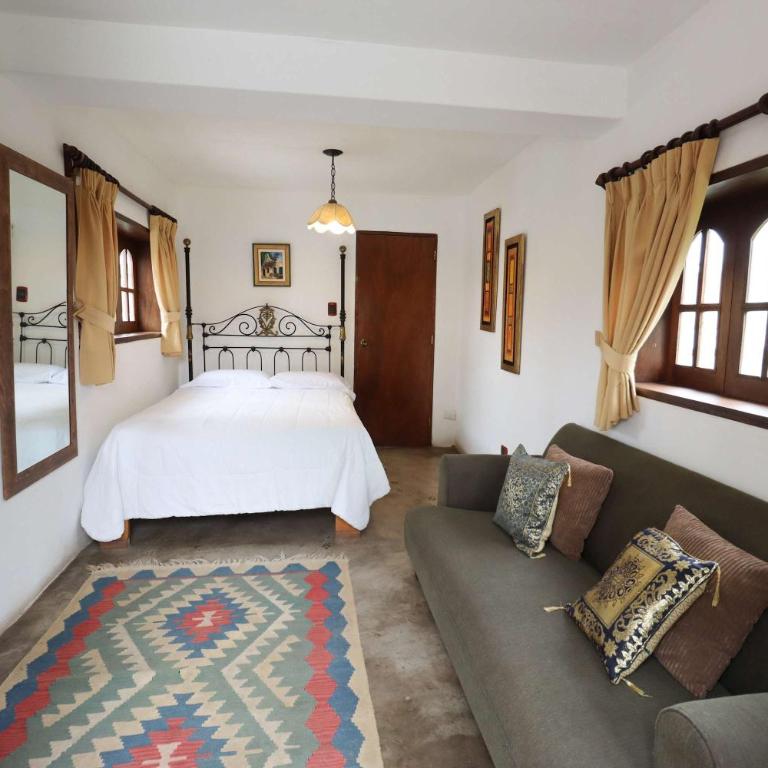 Spacious 12BR Stay with Pool BBQ in Pachacamac - Vacation Home - 9