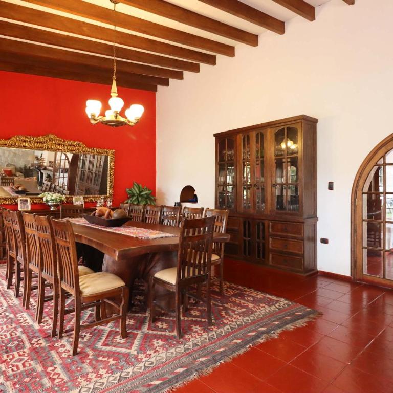 Spacious 12BR Stay with Pool BBQ in Pachacamac - Vacation Home - 16