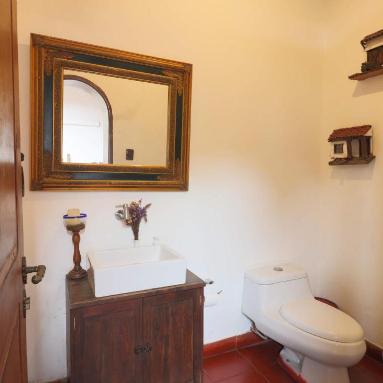 Spacious 12BR Stay with Pool BBQ in Pachacamac - Vacation Home - 27