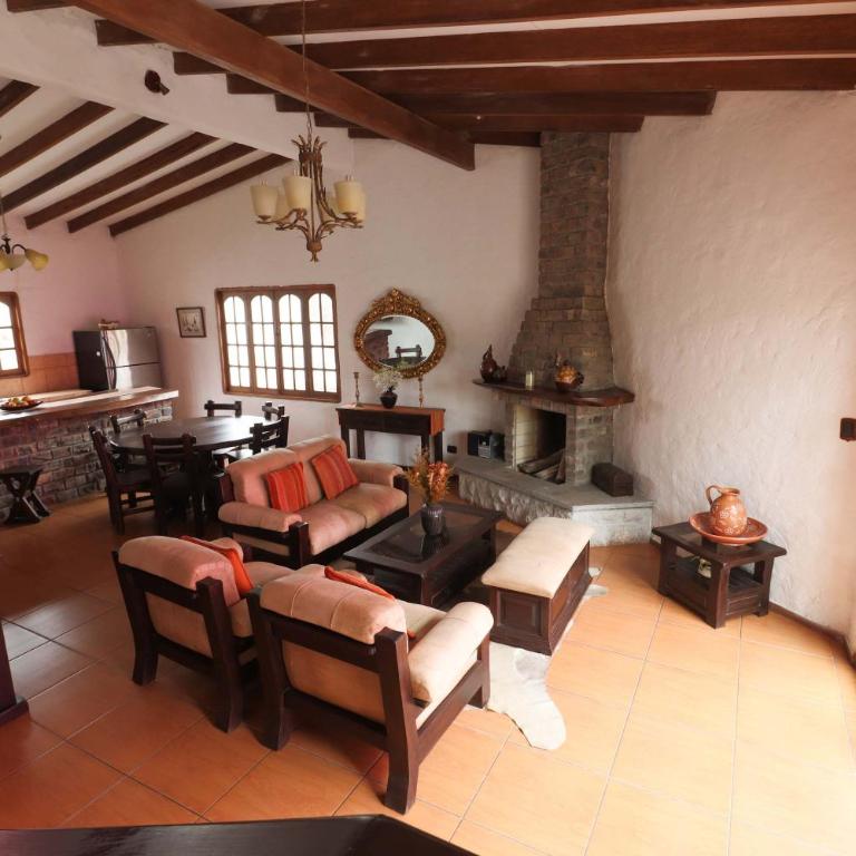 Spacious 12BR Stay with Pool BBQ in Pachacamac - Vacation Home - 35