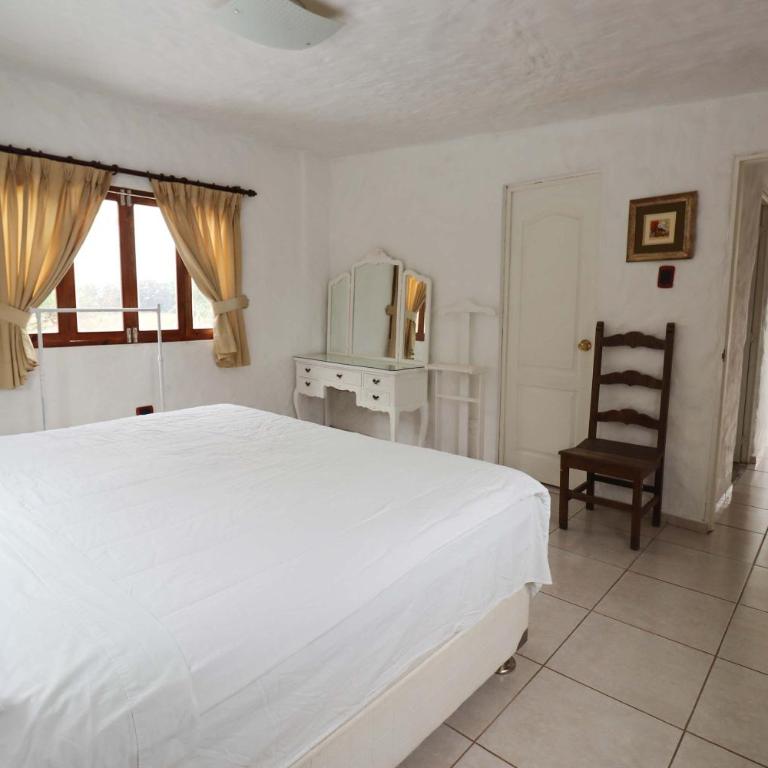 Spacious 12BR Stay with Pool BBQ in Pachacamac - Vacation Home - 50