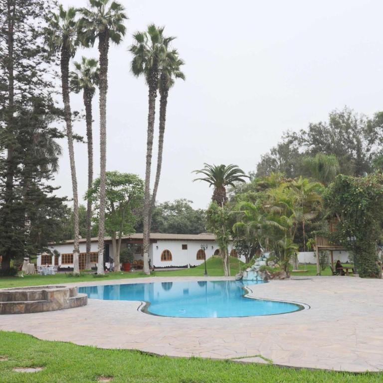 Spacious 12BR Stay with Pool BBQ in Pachacamac - Vacation Home - 51