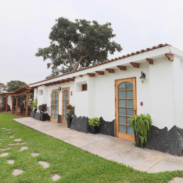 Spacious 12BR Stay with Pool BBQ in Pachacamac - Vacation Home - 58