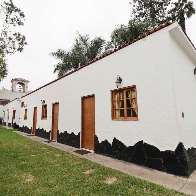 Spacious 12BR Stay with Pool BBQ in Pachacamac - Vacation Home - 61