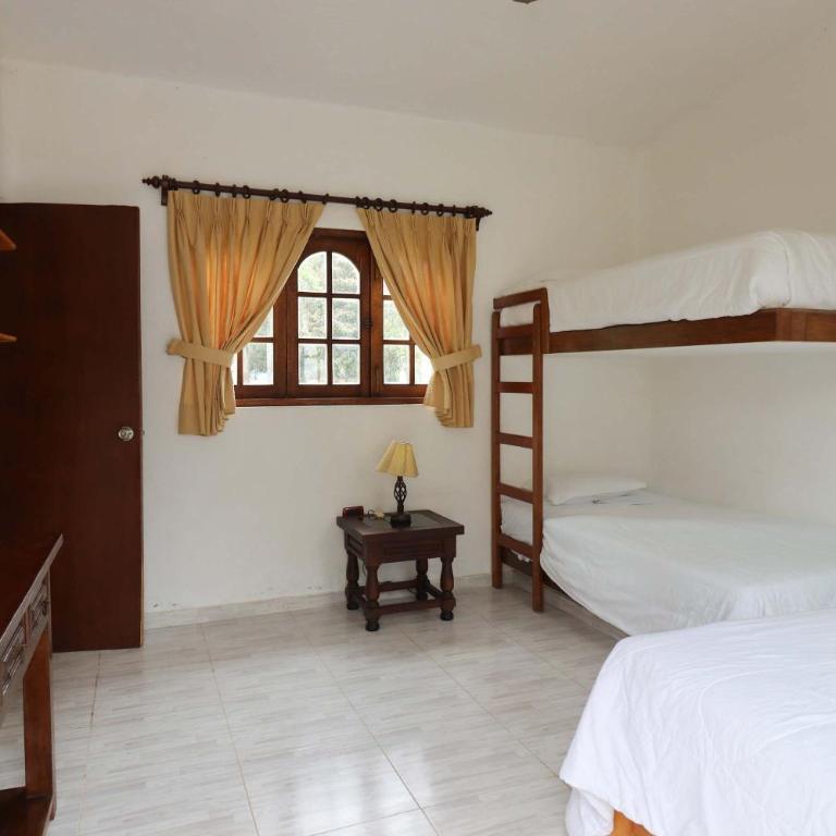 Spacious 12BR Stay with Pool BBQ in Pachacamac - Vacation Home - 65
