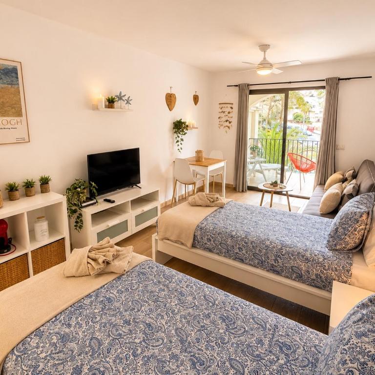 Castle Harbour Los Cristianos Beautiful studio with pool view - Apartamento de 1 dormitorio - 4