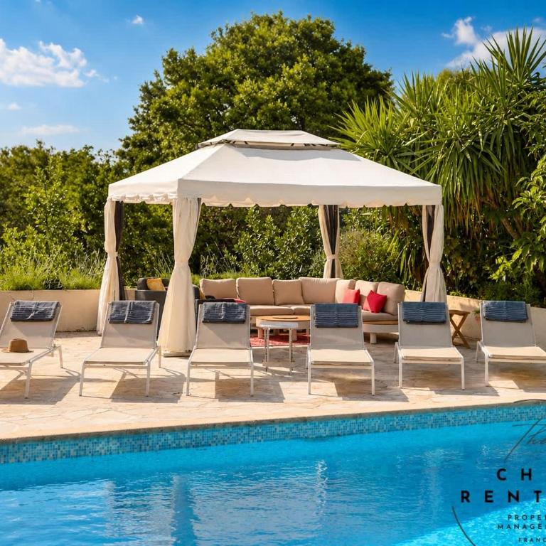 Luxury Getaway - Modern Villa with pool and AC - Villa - 6