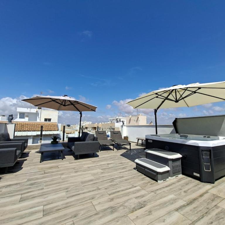 Penthouse-Pool-Jacuzzi-Gym-Sauna- Beach - Apartment with City View - 2