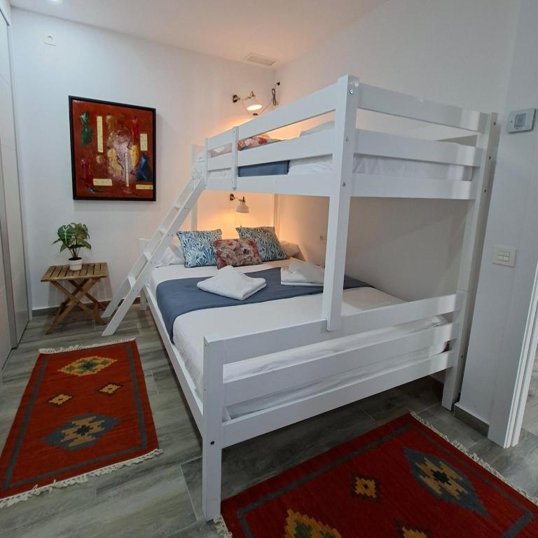 Penthouse-Pool-Jacuzzi-Gym-Sauna- Beach - Apartment with City View - 31