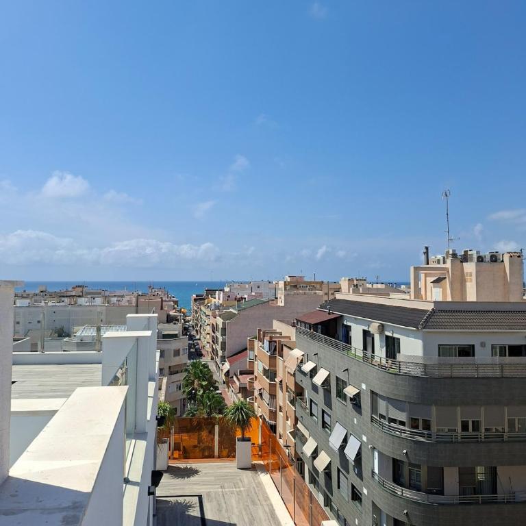 Penthouse-Pool-Jacuzzi-Gym-Sauna- Beach - Apartment with City View - 32