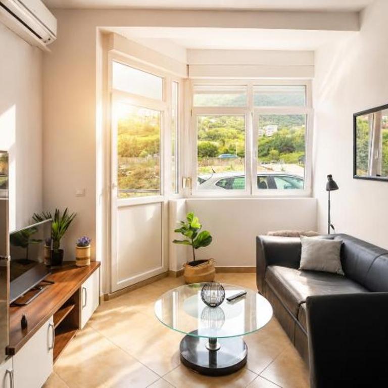 PRCPORTOapartmani - Two-Bedroom Apartment with Mountain View - 2