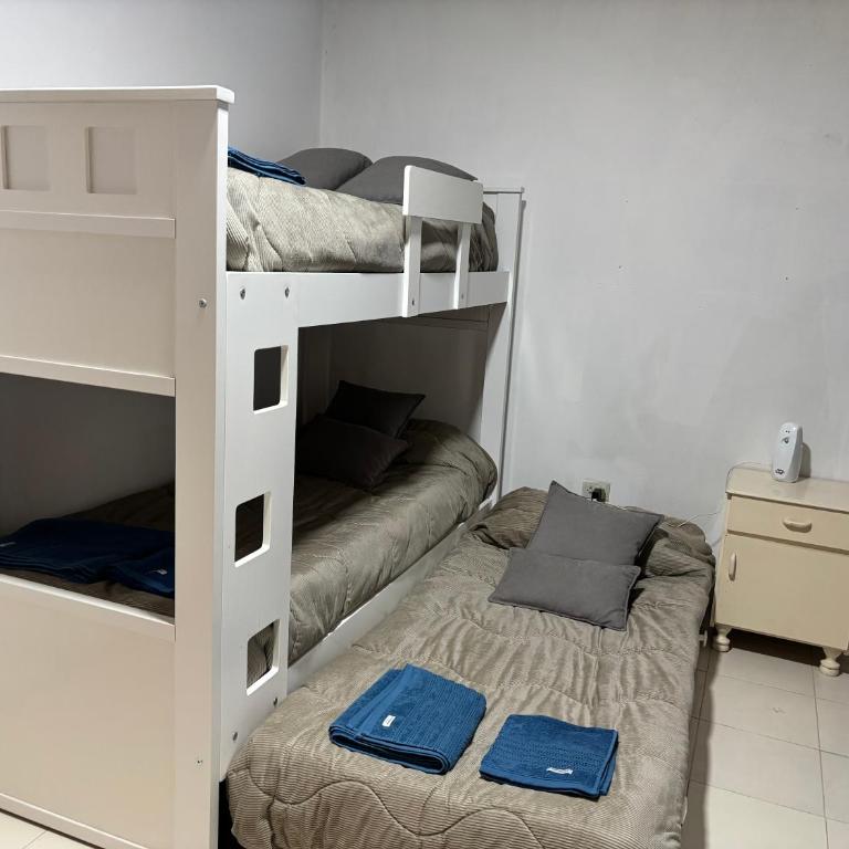Departamento Villa Carlos Paz centrico de 3 dormitorios con calefacción y cochera incluida capacidad 7 personas - Apartamento de 3 dormitorios - 8