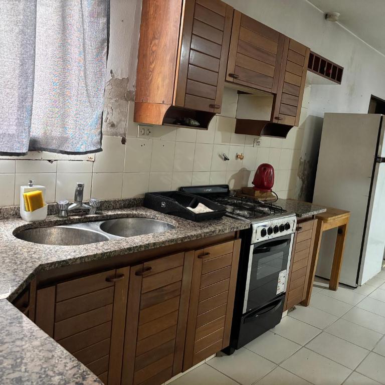 Departamento Villa Carlos Paz centrico de 3 dormitorios con calefacción y cochera incluida capacidad 7 personas - Apartamento de 3 dormitorios - 9
