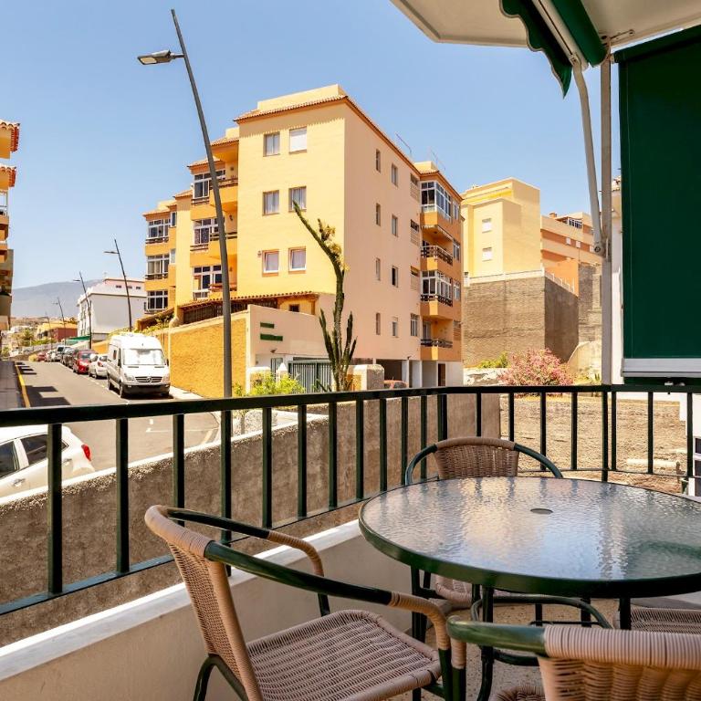 Home2Book Sunny Terrace Apt, el Rincón de ManFe - Apartamento - 56