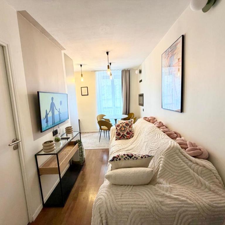 Champs-Elysées Loveroom & Spa - Deluxe One-Bedroom Apartment - 14