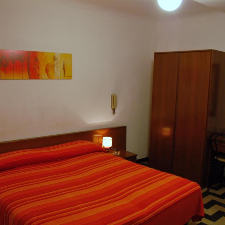 Hotel Major - Camera Matrimoniale Standard con Bagno in Comune - 5