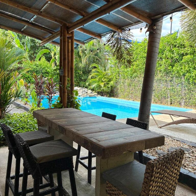 Jungle pool house Bird mural Ricaurte - Casa de 4 dormitorios - 8