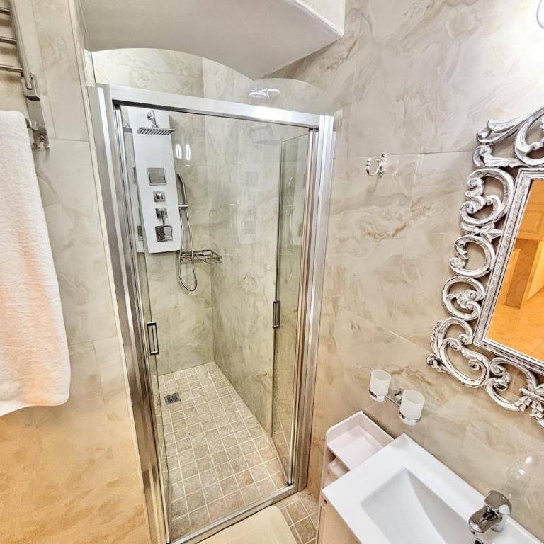 Giorgi Centro - One-Bedroom Apartment - 10