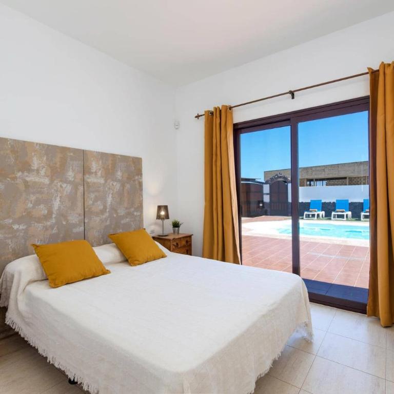 Villa Ishara by Villa Plus - Villa - 3