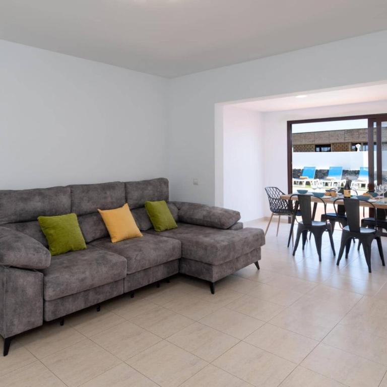 Villa Ishara by Villa Plus - Villa - 4