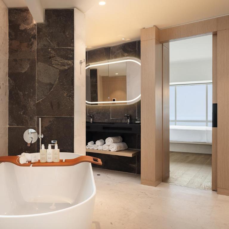 JW Marriott Hotel Lima - Master King Suite - Concierge Lounge Access - 1