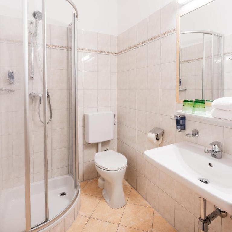 Hotel Restaurant Platzer - Doppelzimmer mit Balkon - 6