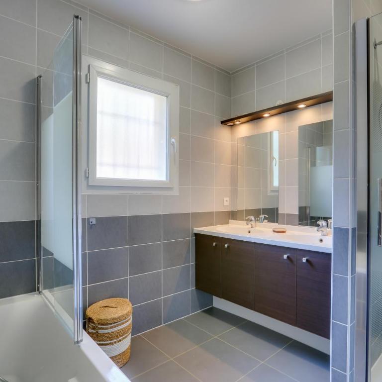 Maison 6 personnes climatisée, Jaccuzzi, à 5 m des plages et du port - Villa 3 Chambres - 15