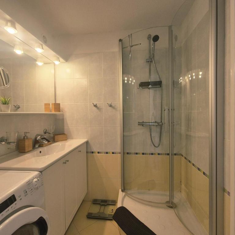 Duplex au bord du Golf, Piscine dans la résidence, Clim & Wifi - ROSSIconciergerie - Linge inclus - Two-Bedroom Apartment with Pool View - 7